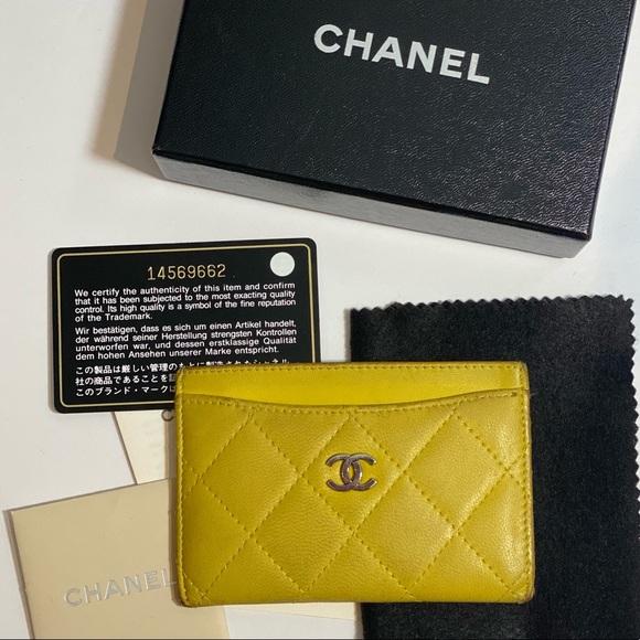 AUTHENTIC CHANEL CARD HOLDER LAMBSKIN YELLOW - Picture 3 of 9